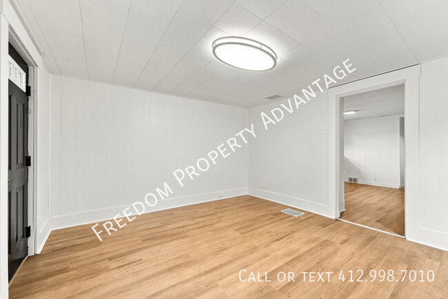 Building Photo - 425 32nd St