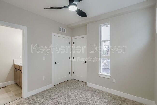 Building Photo - 2208 S Albion St