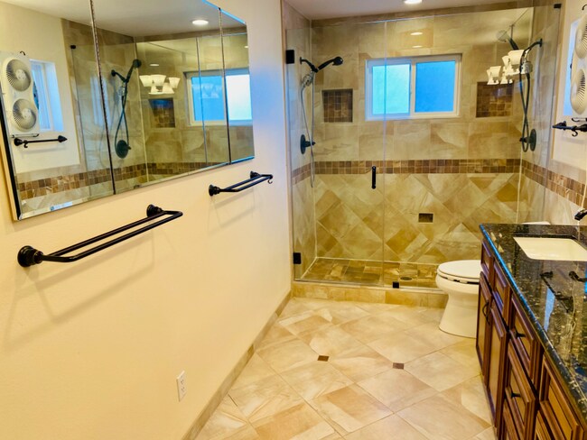 Building Photo - MOVE IN SPECIAL! ! Beautiful 3 bedroom 3 b...