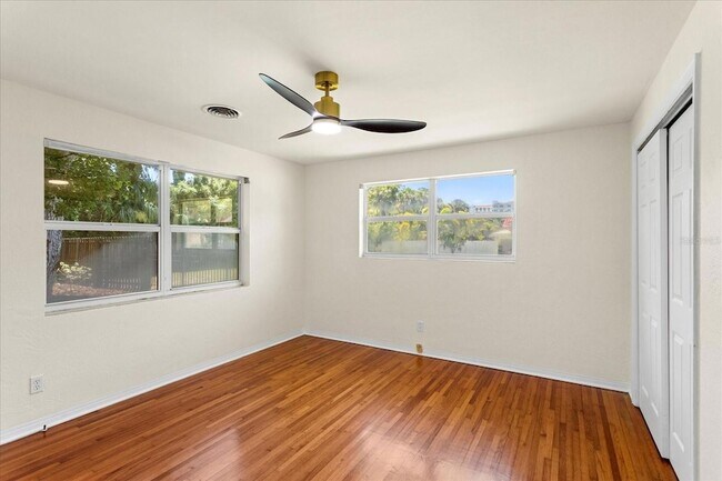 Building Photo - 105 John Anderson Dr
