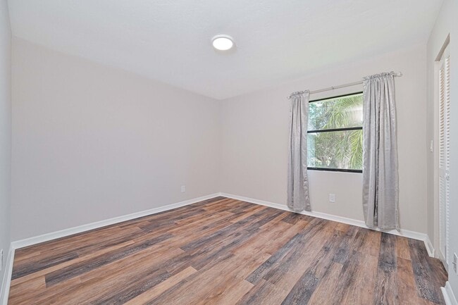 Building Photo - NOW AVAILABLE - Cozy Condo in Cross Creek - Golf Community!