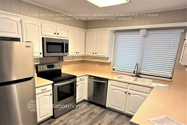 Building Photo - 4510 Lone Oak Dr