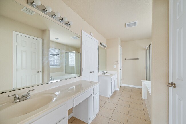 Building Photo - 9515 Denfield Ln