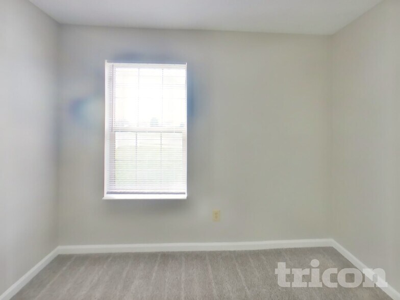 Building Photo - 1328 Wilkes Dr