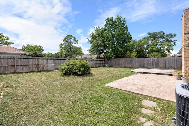Building Photo - 10219 Staghill Dr