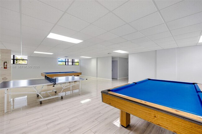 Building Photo - 600 Parkview Dr