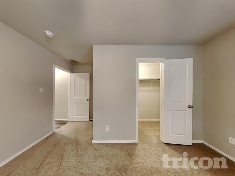 Building Photo - 2423 Pechora Pipit