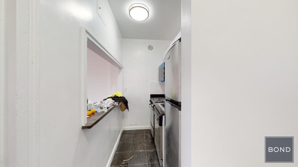Building Photo - 160 W 73rd St