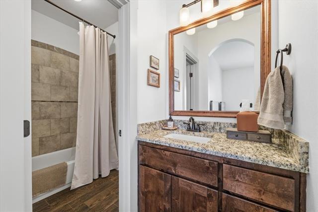 Building Photo - 570 S Point Ct