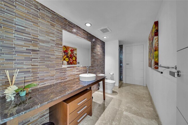 Building Photo - 495 Brickell Ave