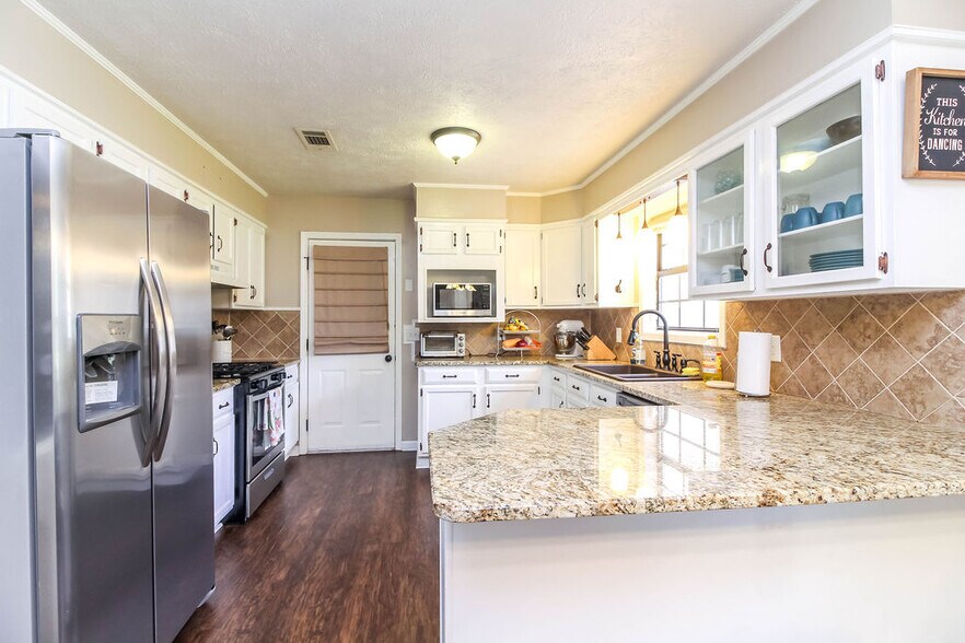 Building Photo - 87 Aileen Dr