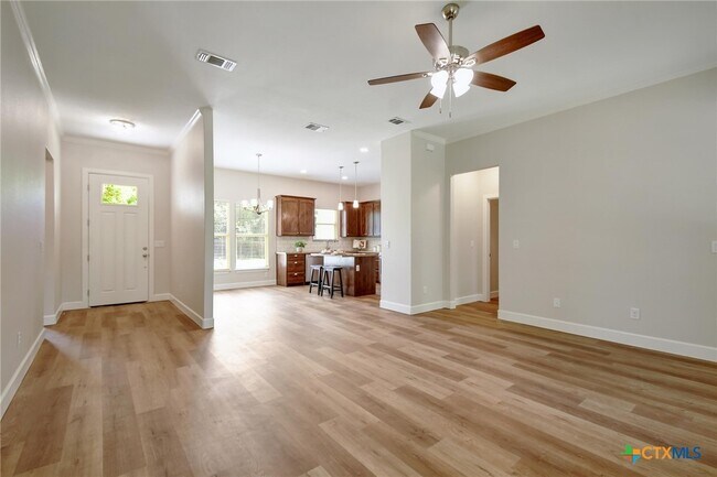 Building Photo - 2109 Meadow View Dr