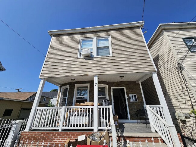 Primary Photo - 7 Davidson St