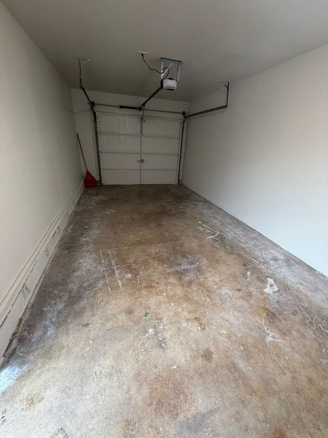 Building Photo - Newly Remodeled 2 Bedroom!