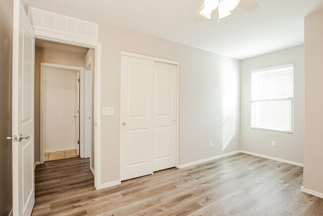 Building Photo - 11633 N 165th Ln