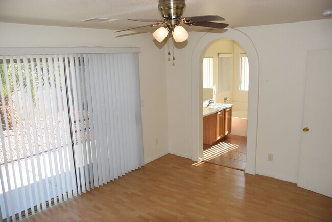 Building Photo - SINGLE STORY SOUTHWEST  HOME