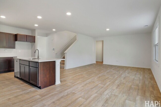 Building Photo - 2029 Magnolia Ln