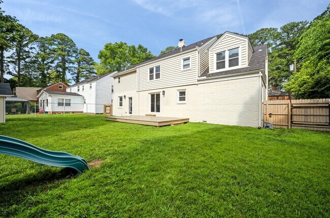 Building Photo - 6048 River Rd