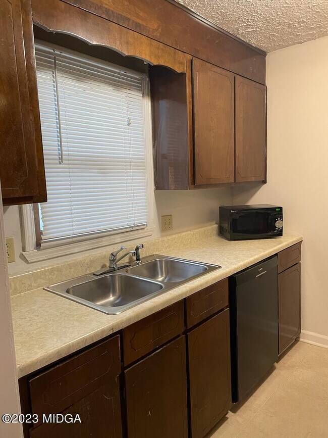 Building Photo - 5161 Nisbet Dr