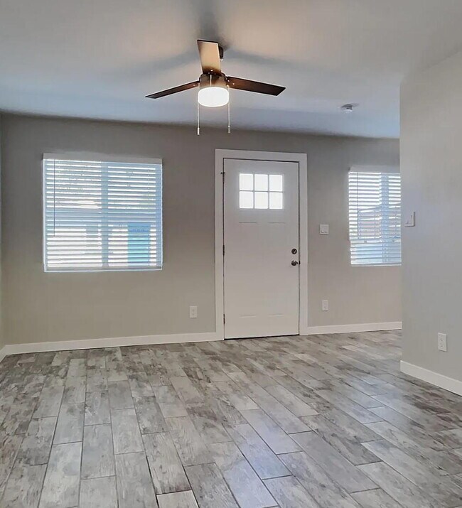 Building Photo - Stylishly Updated 2BR/1BA – Single-Level Living at Its Best! $500 MOVE IN SPECIAL ACT TODAY!!!!!