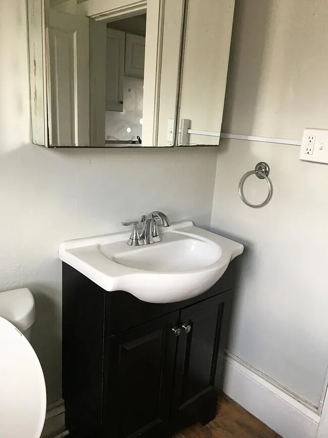 Building Photo - 212 N 7th St