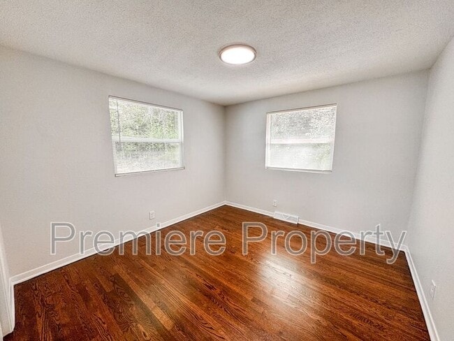 Building Photo - 1335 N 47th St