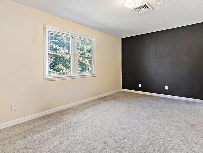 Building Photo - 47 47 Morgan Ave