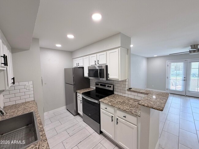 Building Photo - 5995 N 78th St