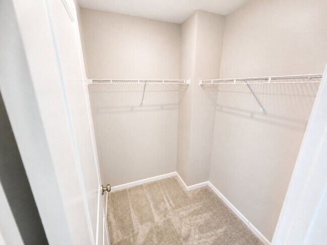 Building Photo - 721 Tanager Ln