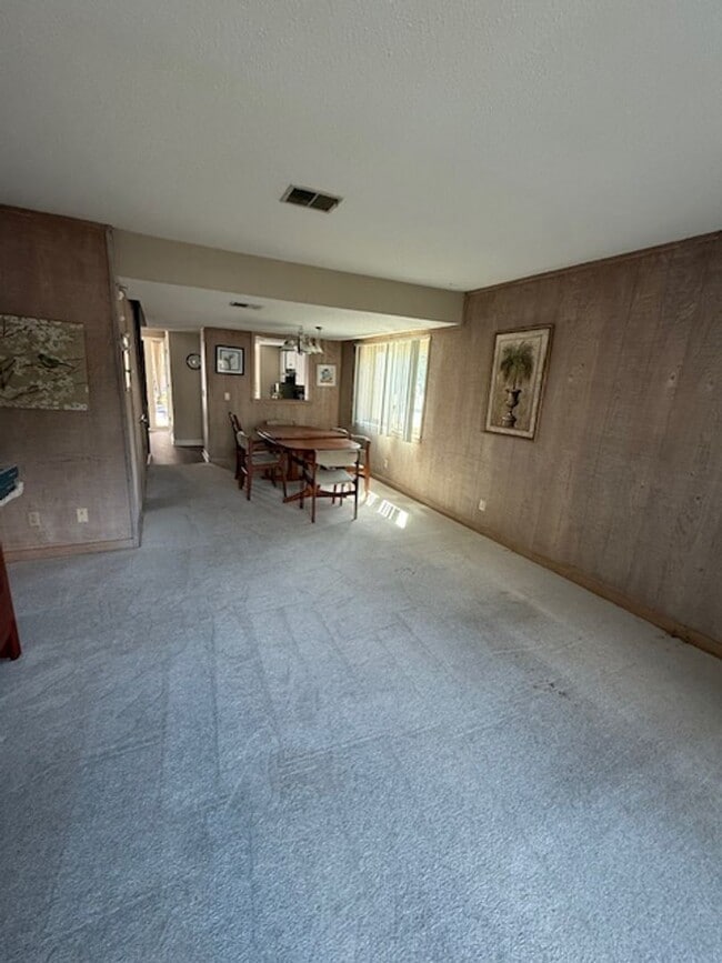 Building Photo - 2 Bedroom / 2 Bathroom @ Surf Court