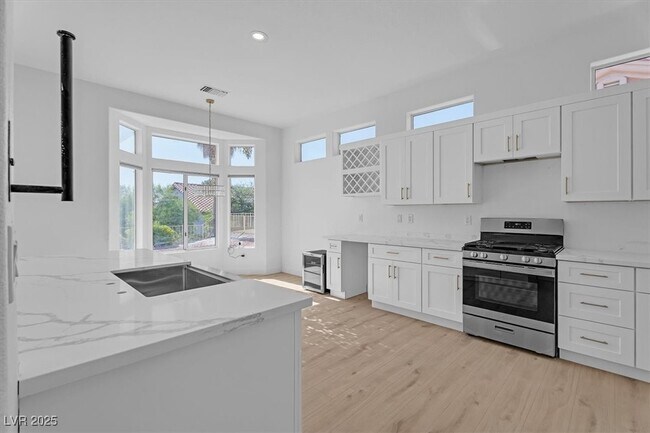 Building Photo - 2652 Youngdale Dr