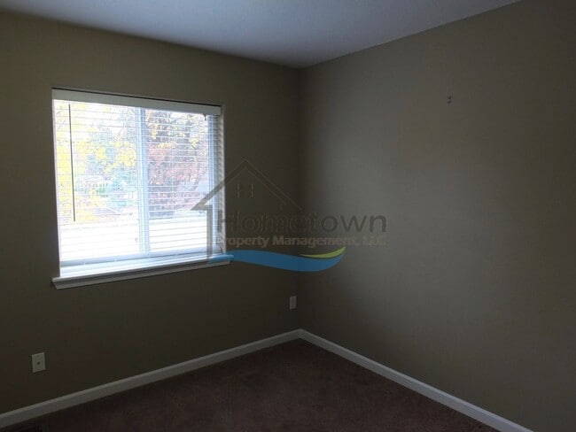 Building Photo - 3-Bedroom Home in Central Coeur d'Alene wi...