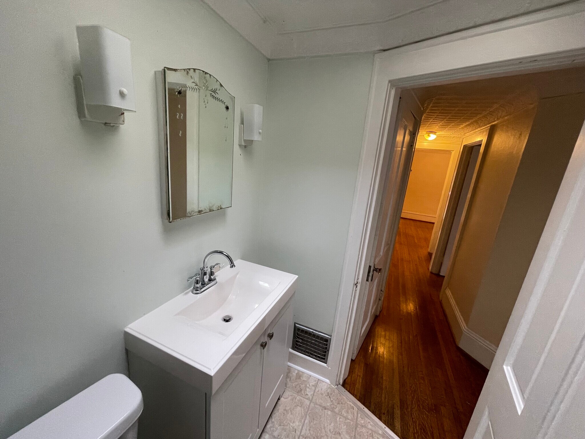 Building Photo - 411 W Sullivan St