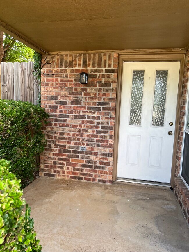 Building Photo - 2714 Shady Grove Dr