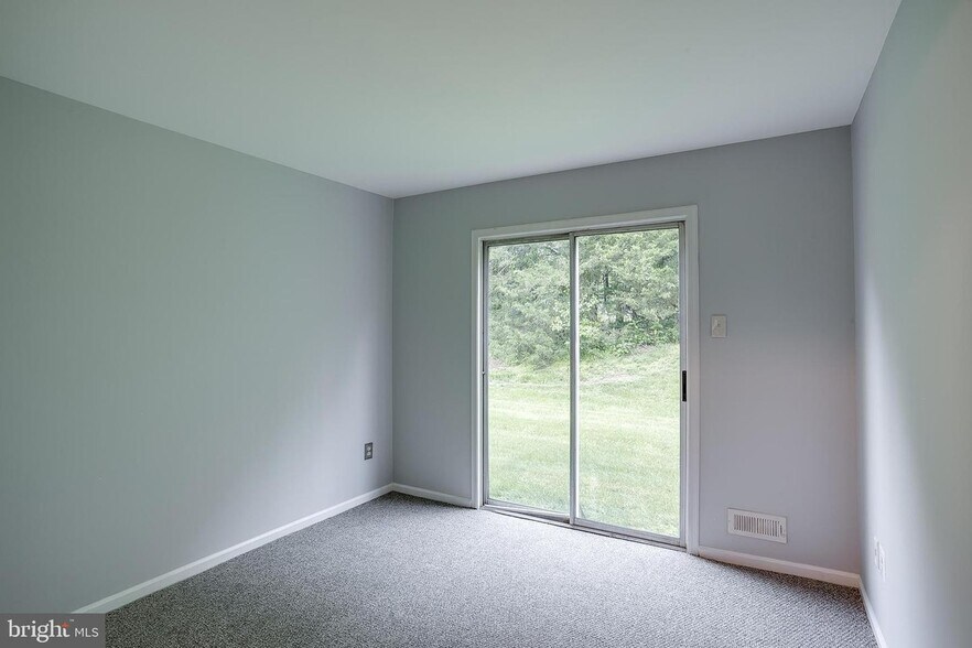 Building Photo - 1002 Huntingdon Mews
