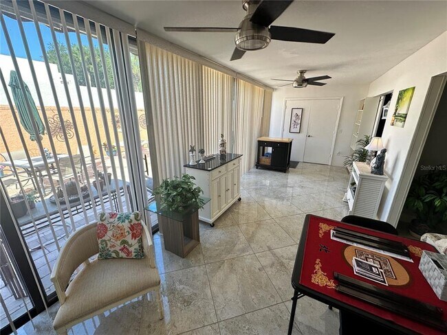 Building Photo - 567 Lakeside Dr