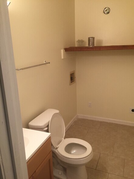 half bathroom - 5735 Aftonshire Dr