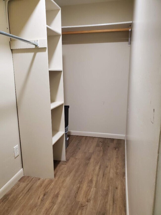 Building Photo - 1520 W Encanto Blvd