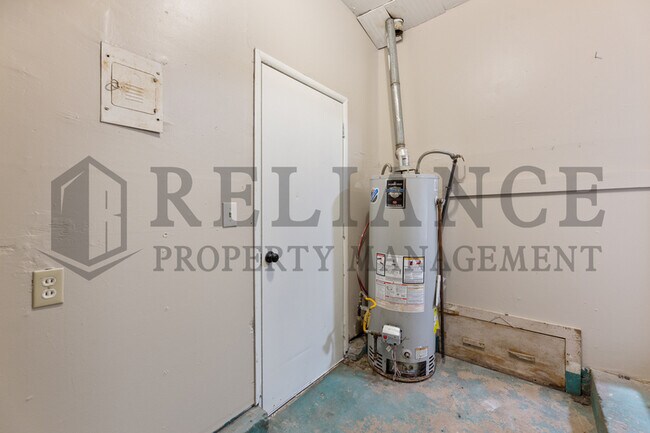 Building Photo - 224 Grover Ave