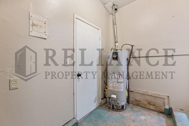 Building Photo - 421 Grover Ave