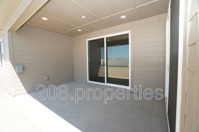 Building Photo - 14561 Pne Knl St