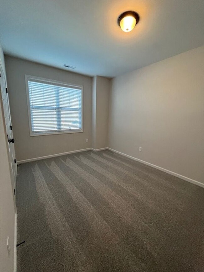 Building Photo - 8409 Paramount Point