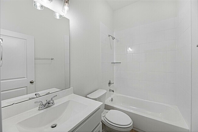 Building Photo - 817 Bahia Bay