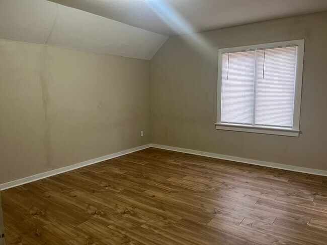 Building Photo - 1717 SW Lane St