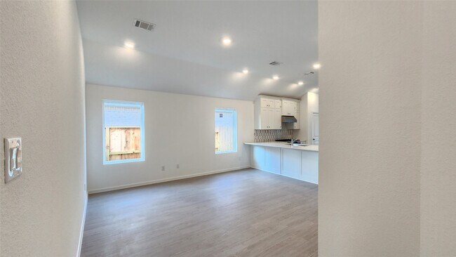 Building Photo - 6426 Seafoam Lake Dr