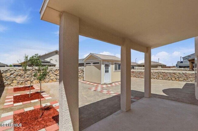 Building Photo - 13981 Flora Vista Ave