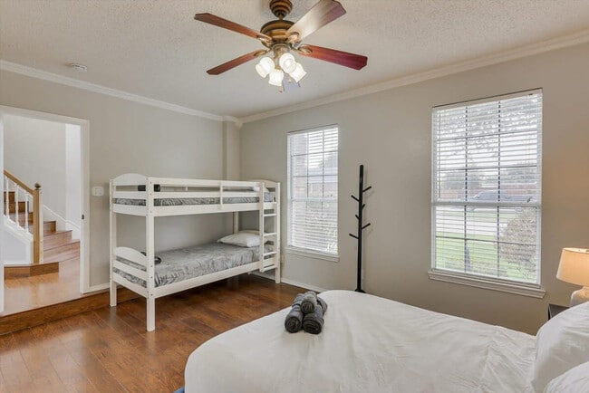 Building Photo - 7402 Brookhaven Dr