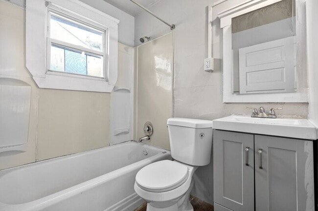 Building Photo - 389 E 160th St