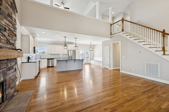 Building Photo - Welcome home to this beautifully maintaine...