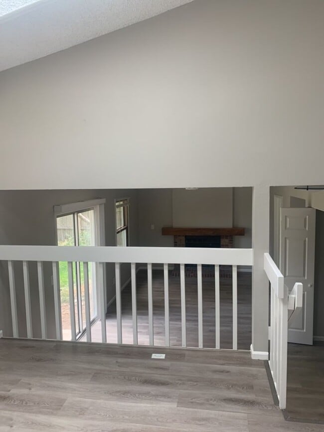 Building Photo - Spacious Tri-Level Home in Southwest Ft. C...